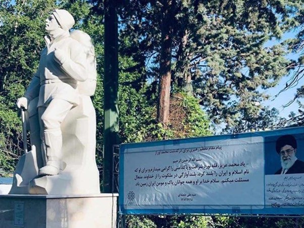 مجسمه یادبود محمد اوراز در میدان درکه