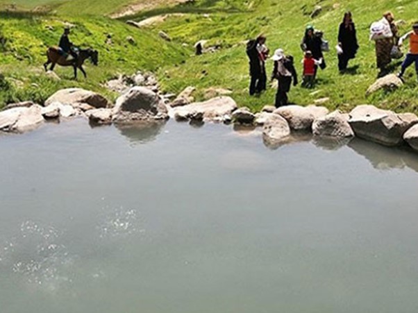 چشمه آب شور لاکان با خواص شفابخش