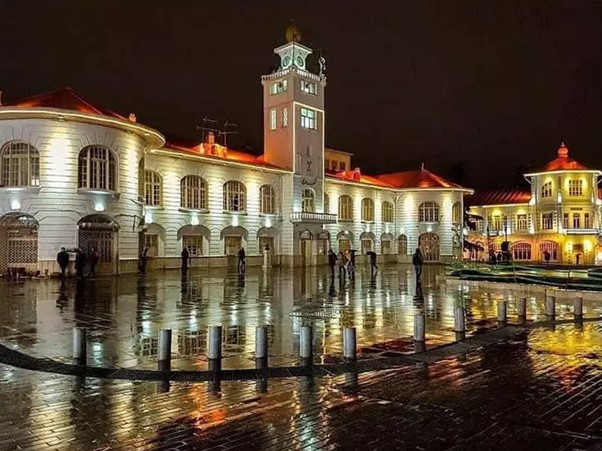 مجموعه میدان شهرداری رشت در شب