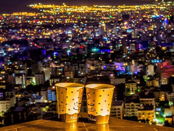 رستوران های بام تهران در شب با ویوی عالی شهر
