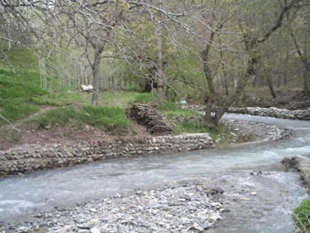 باغ ‌های سرسبز و مناظر اطراف رودخانه کردان