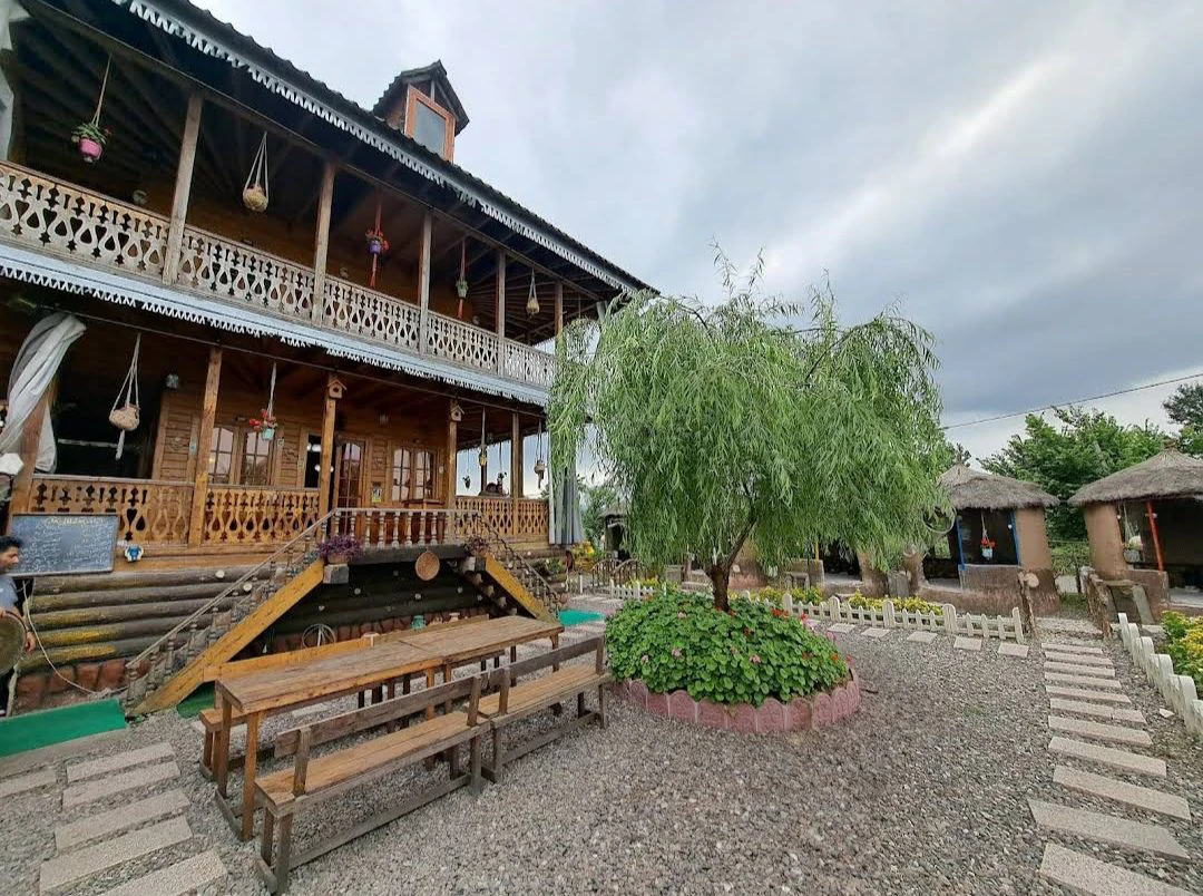 اقامتگاه بومگردی عمارت گیلان تاج رشت