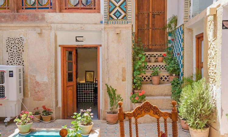 اقامتگاه والاد شیراز (اتاق نن جون)