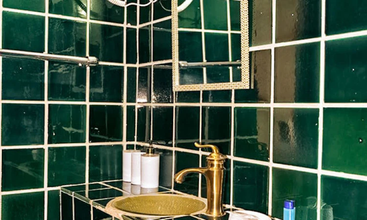 تقی خان (اتاق گوشه)