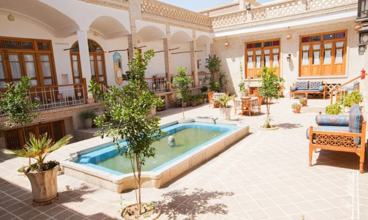 سه سوک (اتاق دو تخته 102)