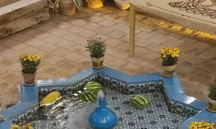 خانم تاج نوش آباد (اتاق گندم)