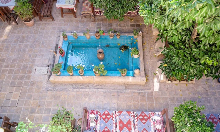 اقامتگاه ماه منیر شیراز (سه تخته)