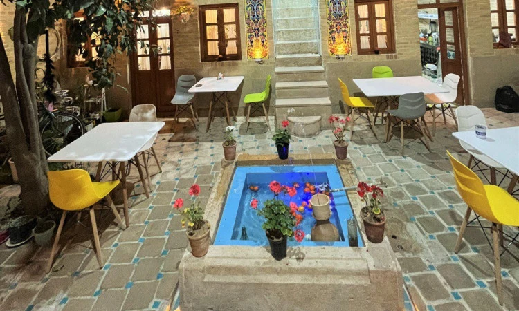 آیدا بانو (اتاق زرد)