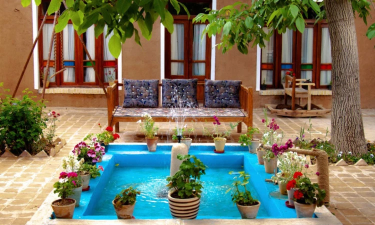 اقامتگاه نی چشمه شیراز (اتاق صندوق خانه)