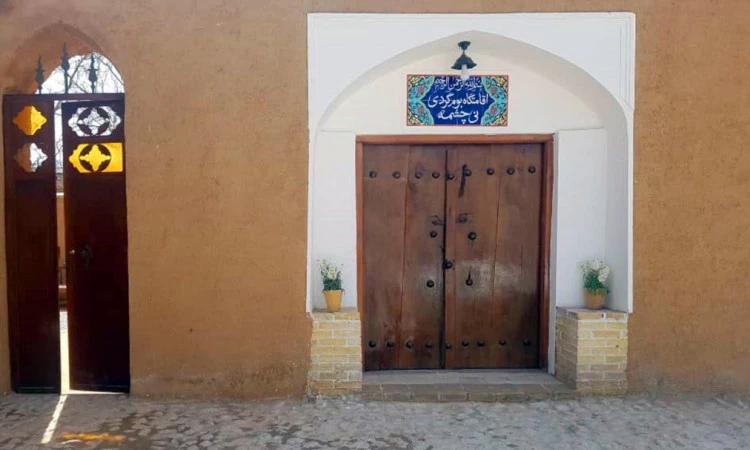 اقامتگاه نی چشمه شیراز (اتاق صندوق خانه)