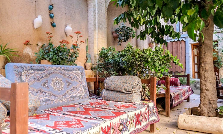 اقامتگاه ماه منیر شیراز (سه تخته)