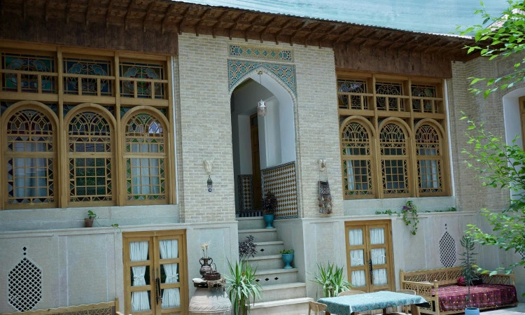 اقامتگاه سینا شیراز (اتاق شاه نشین)
