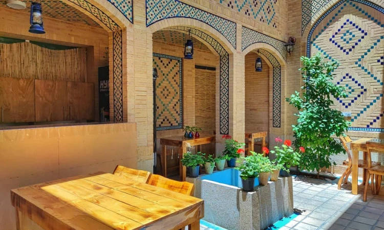 اقامتگاه عطاالدوله شیراز (اتاق 201)