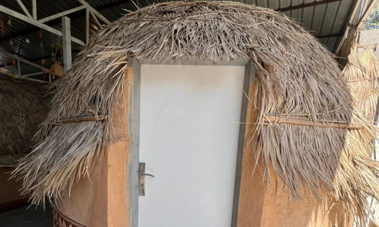بوم گردی دنج هرمز (اتاق کلبه نخل جنوب)