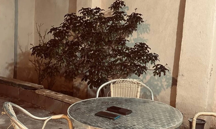 بوم گردی قلعه افرینش هرمز ( اتاق زرد )