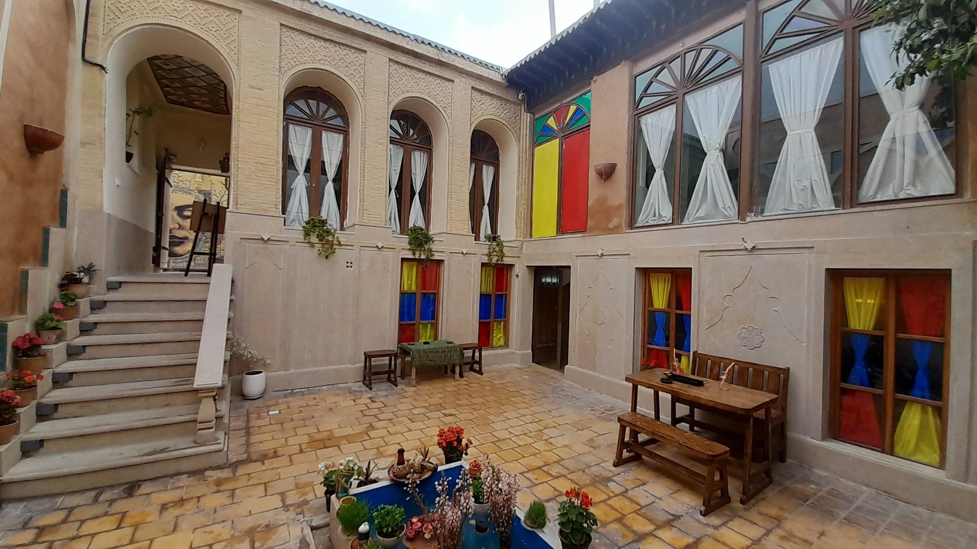 اقامتگاه سووشون شیراز ( واحد اُرسی خانه )