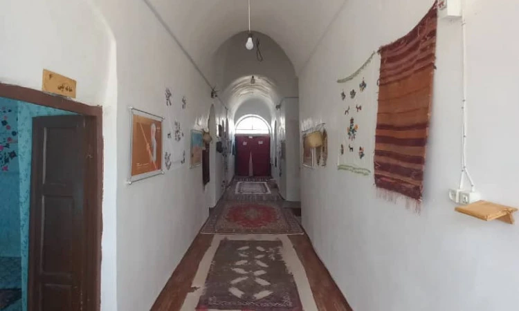 اقامتگاه شمیرون نشتیفان (خانه قنادی)