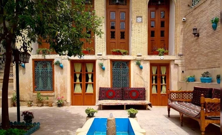 اقامتگاه سنتی پیرسوک شیراز (مریم میرزاخانی همکف)