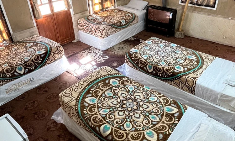 بوم گردی حاجی خان تفت (اتاق 4تخته سینگل )