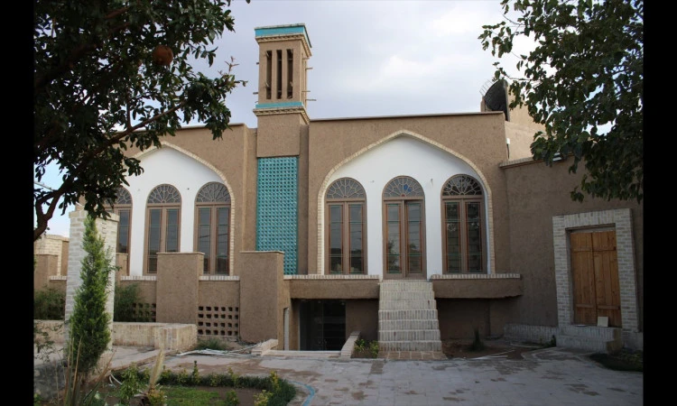 اقامتگاه طُرفه سیرجان (اتاق گلیم)