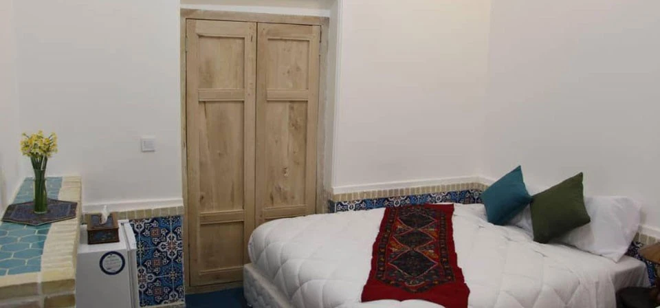 اقامتگاه سنتی شهباز کرمان (اتاق ۳ تخته )