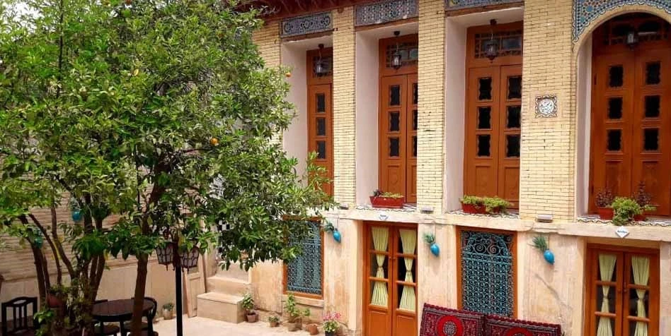 اقامتگاه سنتی پیرسوک شیراز (مریم میرزاخانی همکف)