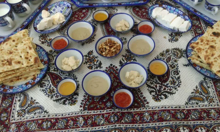 بوم گردی حاجی خان تفت (اتاق 4تخته سینگل )