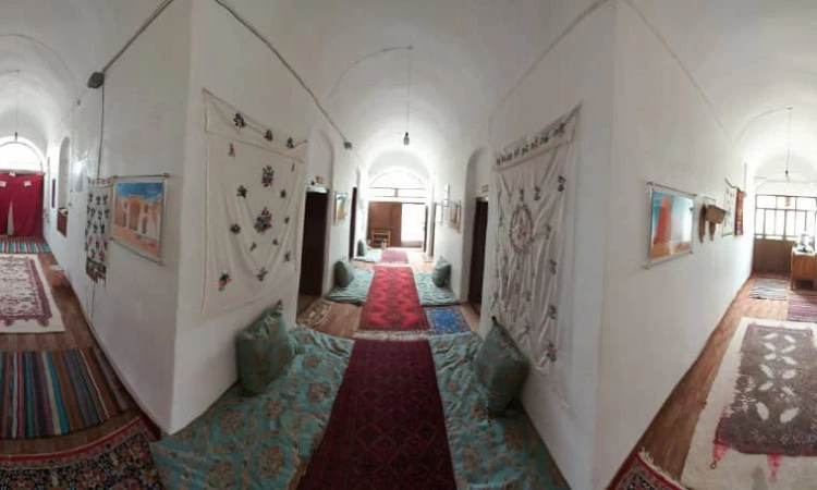 اقامتگاه شمیرون نشتیفان (خانه قنادی)