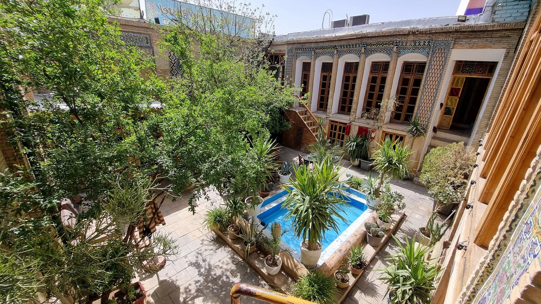 اقامتگاه سنتی طاها شیراز ( واحد باباکوهی 104 )