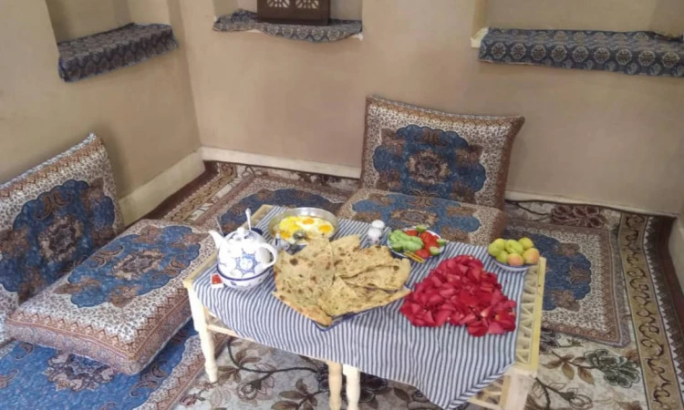 اقامتگاه خاتون تفت (اتاق چهار نفره)