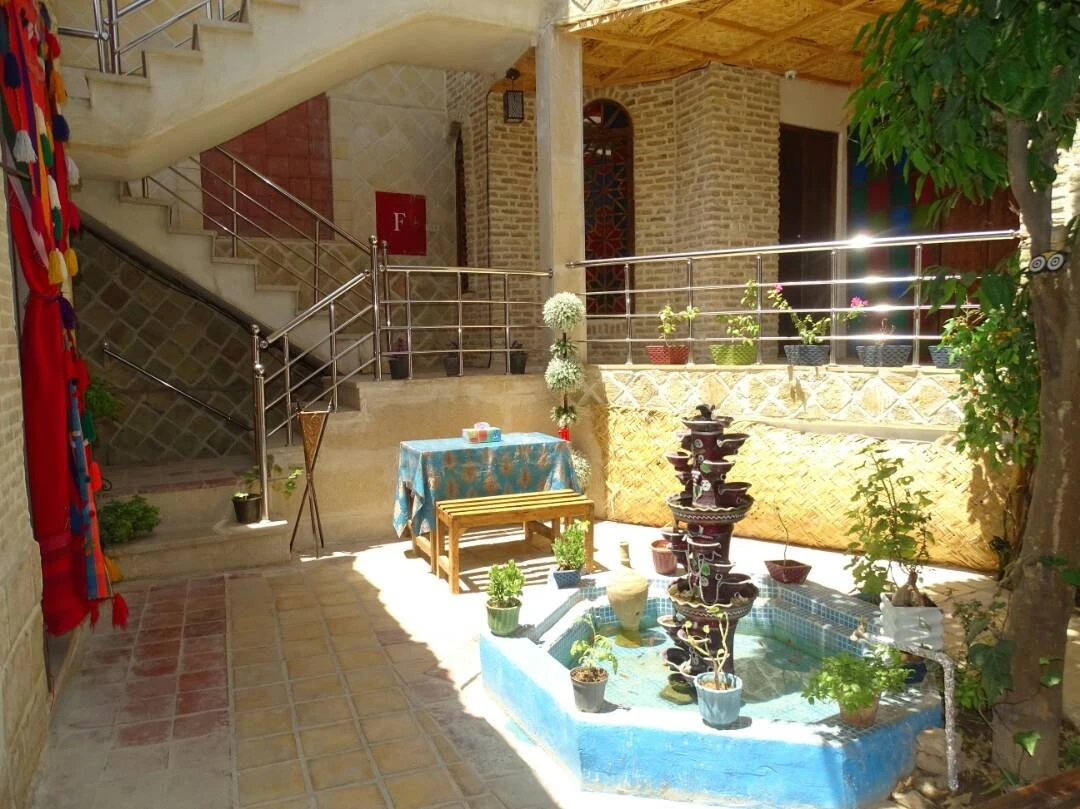 اقامتگاه سنتی گلستان شیراز (واحد دوتخته دبل)