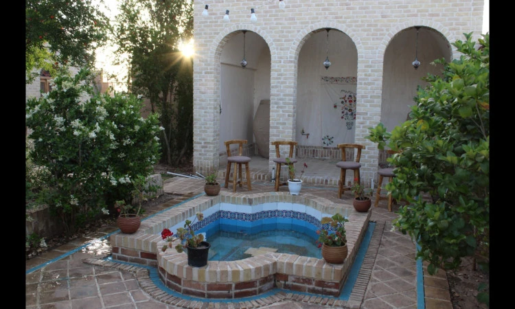اقامتگاه طُرفه سیرجان (اتاق گلیم)