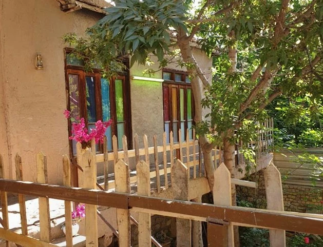 اقامتگاه خونَمون چناران (واحد دنج)