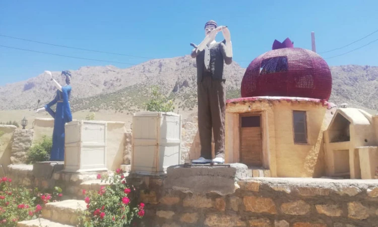 اقامتگاه مای میر جوانرود (اتاق انار)