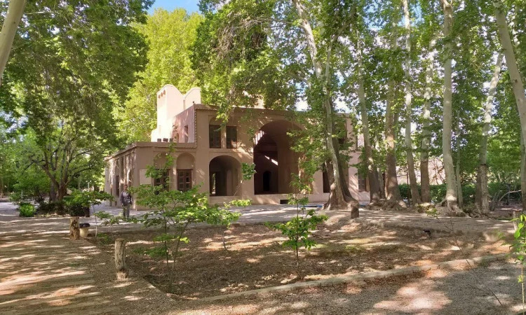 بوم گردی باغ جهانی پهلوان پور- واحد کویر