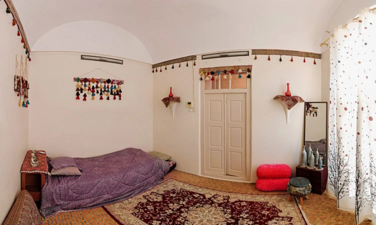 عمارت سنتی خانه باغ ساعتی تفت - اتاق 14 متری