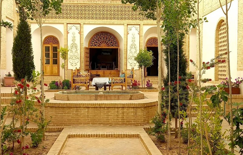 اقامتگاه سنتی کلیاس کرمان ( اتاق شاهنشین )