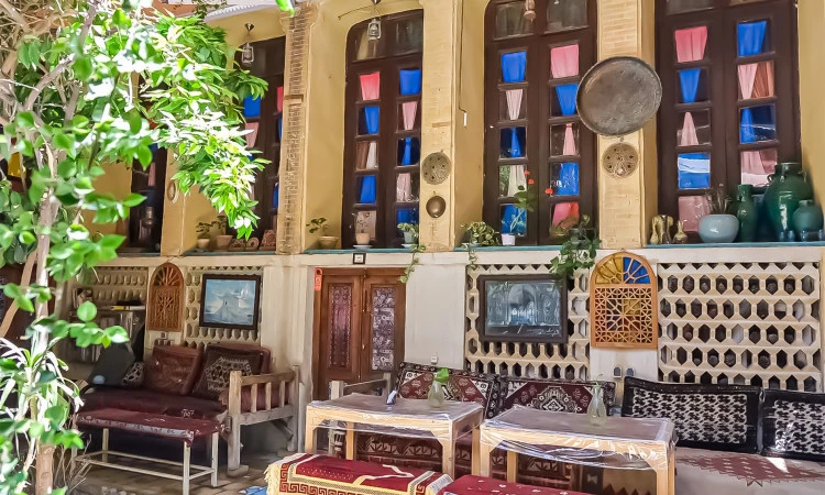 اقامتگاه گلشن اطلسی شیراز (4 تخته سینگل)