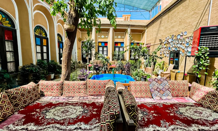 اقامتگاه خانه خشتی یزد (اتاق 3 تخته)