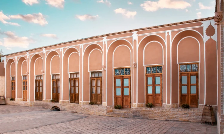 عمارت سنتی خانه باغ ساعتی تفت - اتاق 14 متری