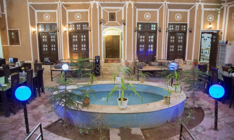 بوم گردی نقره یزد(اتاق دو نفره)