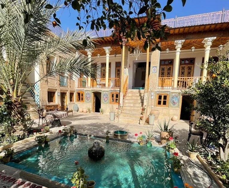 اقامتگاه سنتی آلان شیراز ( واحد دوتخته ماه خانوم )