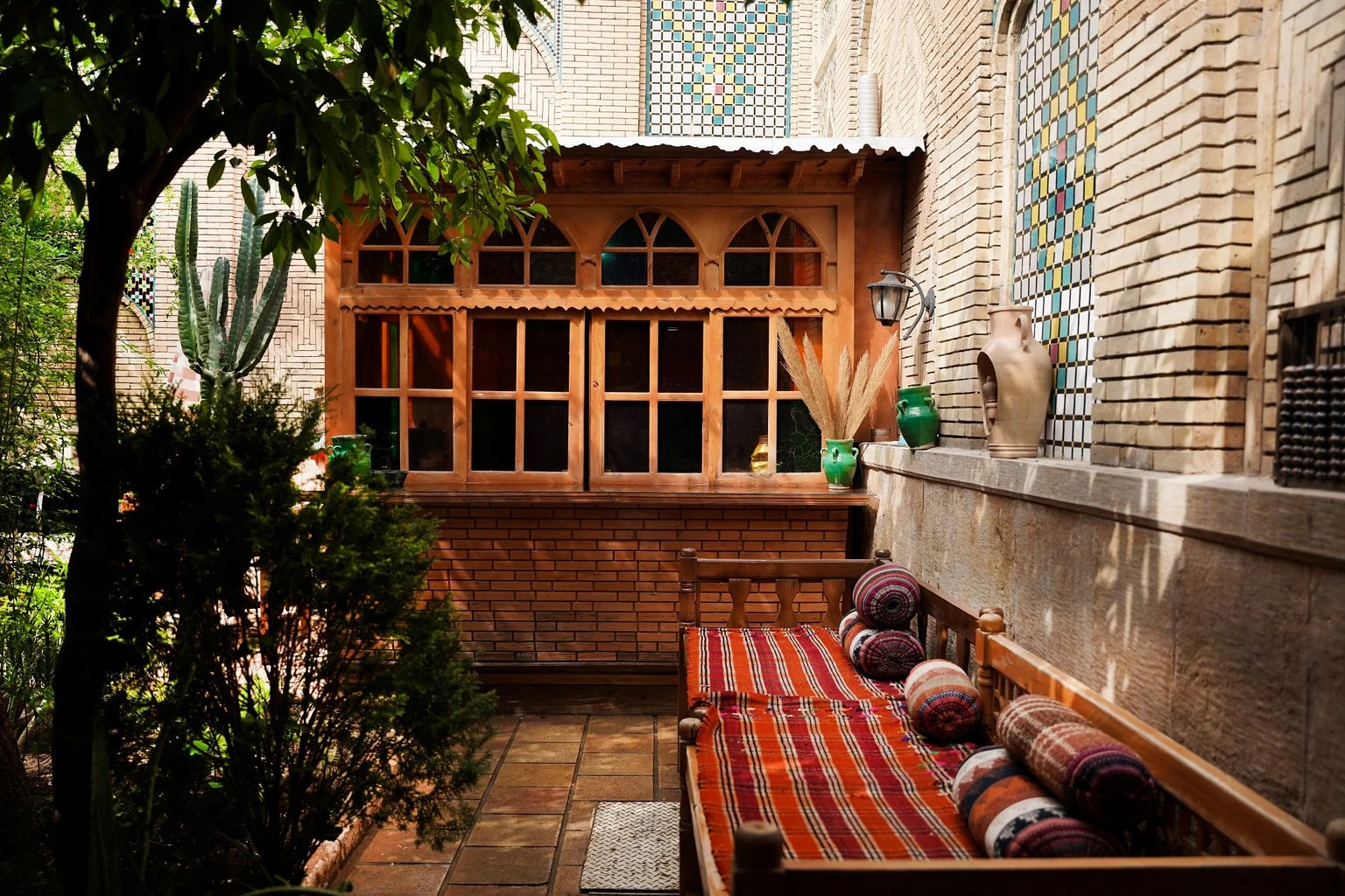 اقامتگاه سنتی طاها شیراز ( واحد باباکوهی 104 )