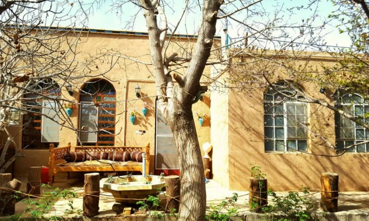 بوم گردی سرای مهر گرد مهریز