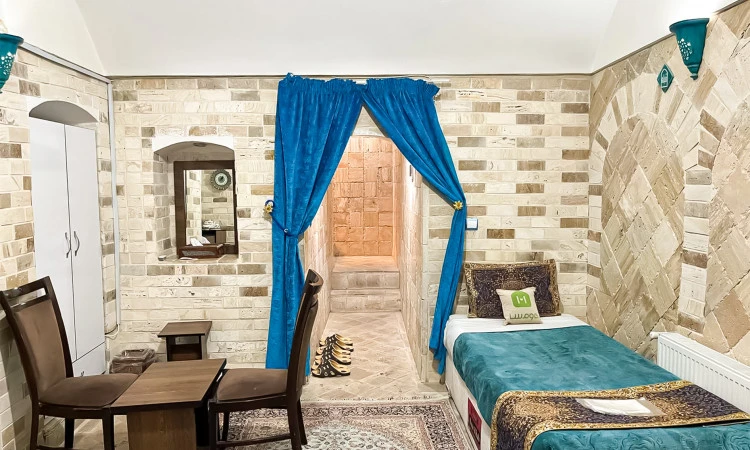 اقامتگاه فیروزه یزد (اتاق 4 تخته زیر زمینی)