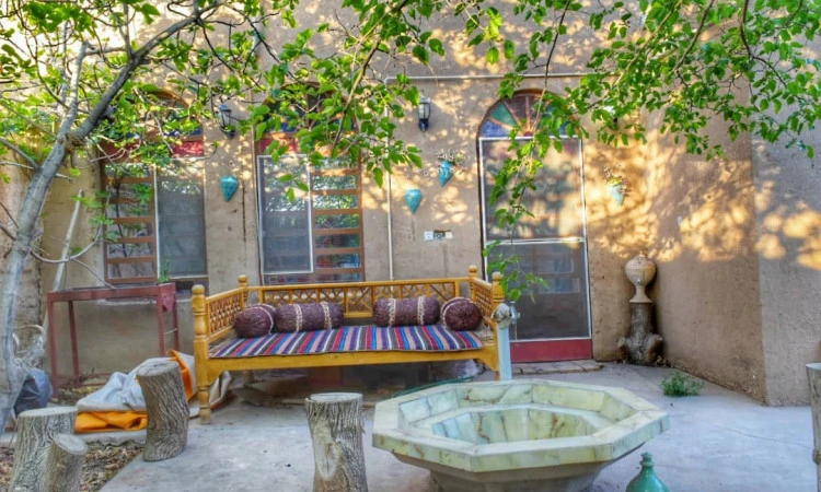 بوم گردی سرای مهر گرد مهریز