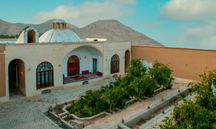 عمارت سنتی خانه باغ ساعتی تفت - اتاق 14 متری
